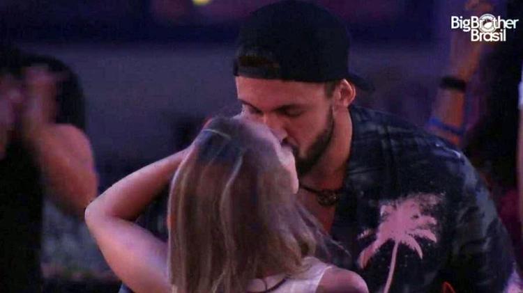 BBB 21: Beijo de Arthur e Carla Diaz - Reprodução/Globoplay - Reprodução/Globoplay