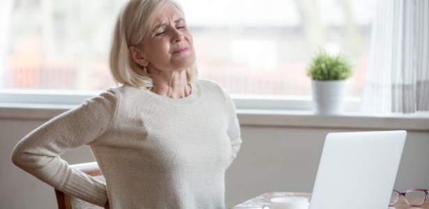 Mieloma: pare de aceitar fadiga e dor lombar como algo normal aos 60 anos - iStock - iStock