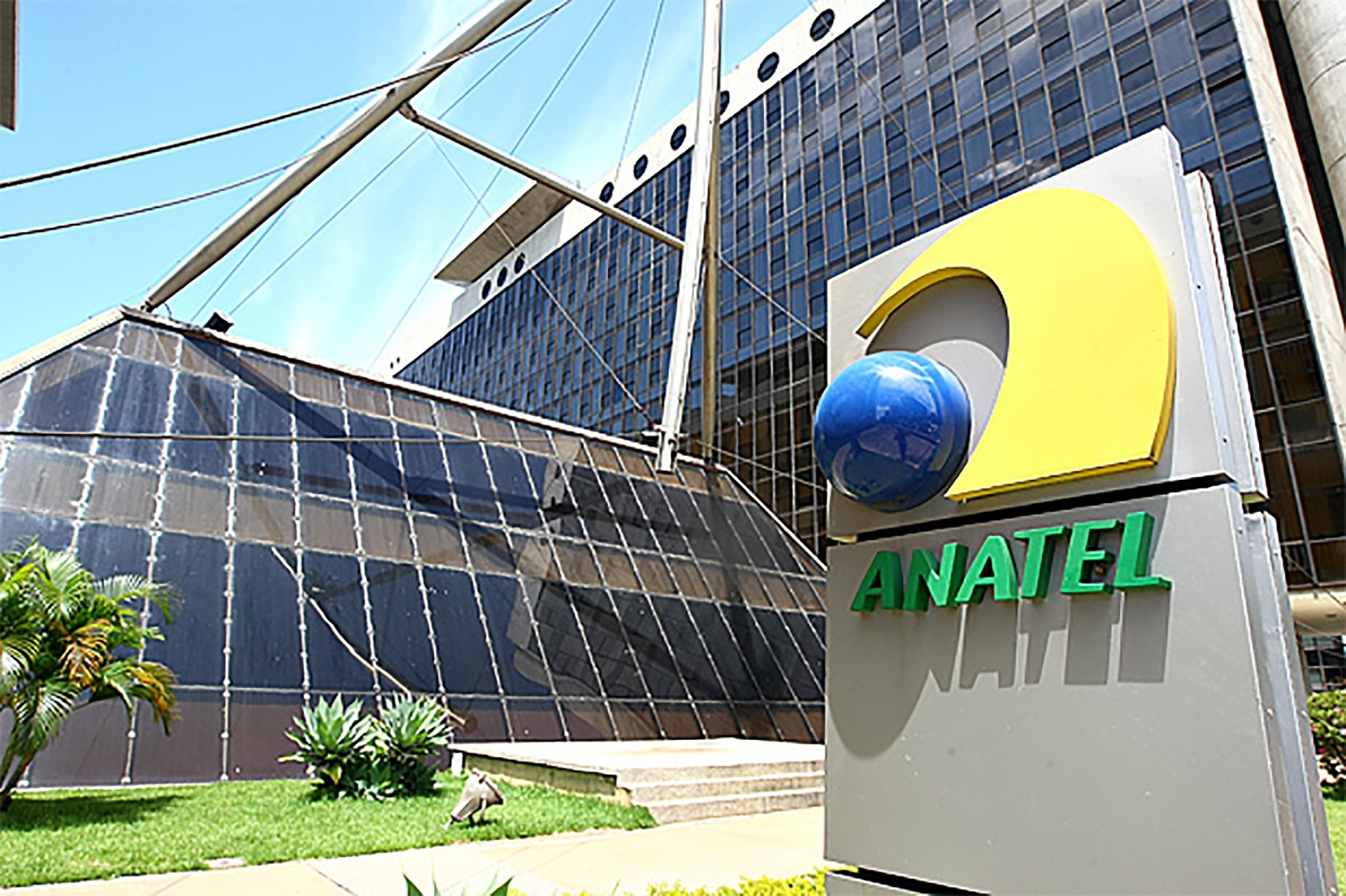 Anatel arrecada R$ 2,5 bi com leilão de lotes 4G - Negócios - Diário do  Nordeste
