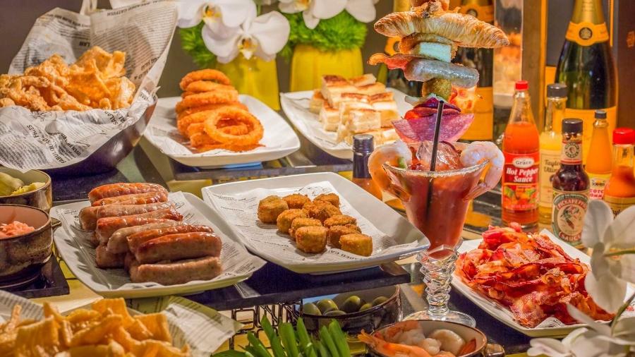 O Naples Grande Beach Resort oferece uma variedade de ingredientes no Bar Bloody Mary - j.kevin foltz/naplesgrande