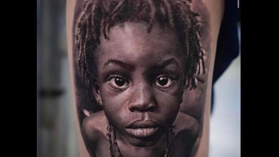 Foto de menino de quatro anos foi tatuada no braço de um homem em São Bernardo do Campo - Neto Coutinho Tattoo/Reprodução de Instagram