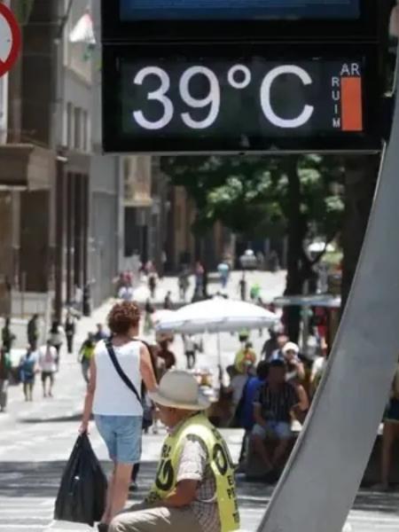 Um bom exemplo para comparar medidas desiguais é a leitura da temperatura durante o dia Um bom exemplo para comparar medidas desiguais é a leitura da temperatura durante o dia