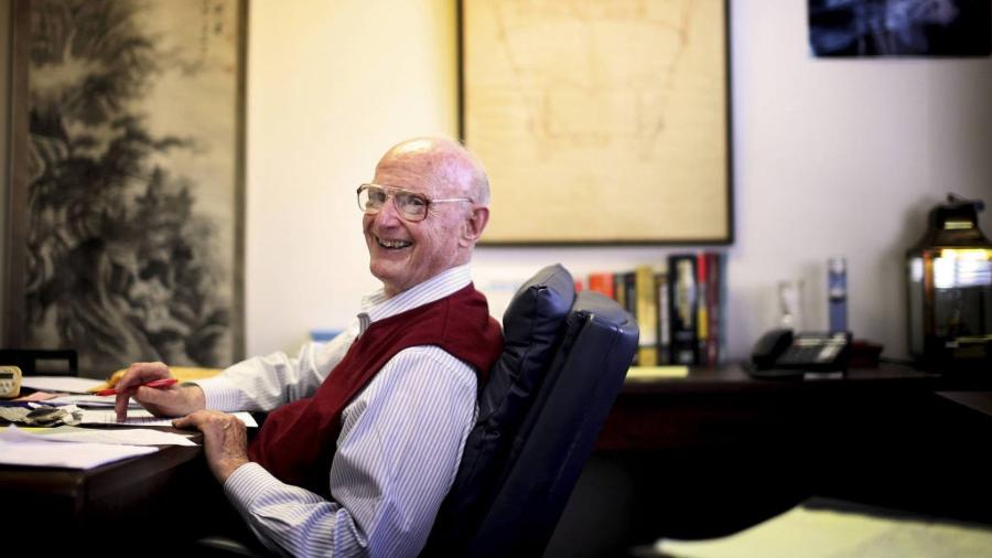 Economista Harry Markowitz em seu escritório em San Diego, EUA  - Sandy Huffker - 15.mai.2012/NYT