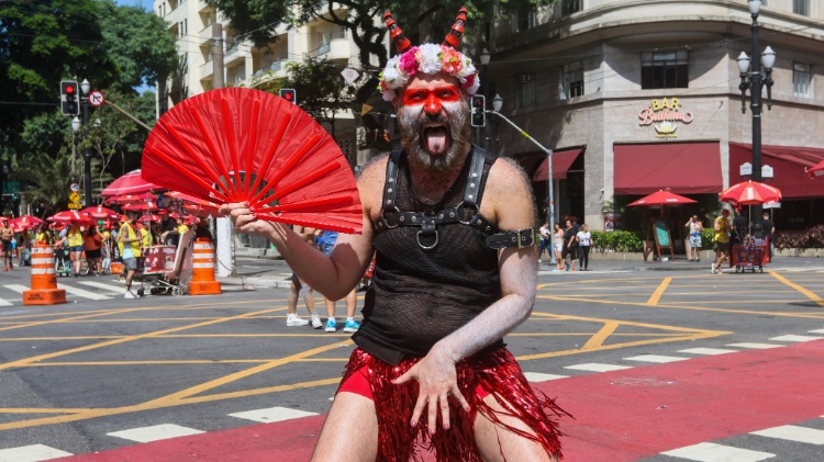 Também teve fantasia do diabo no Bloco Tarado Ni Você, em São Paulo