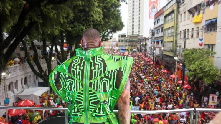 Foliões lotam Circuito Campo Grande, com Leo Santana, em Salvador