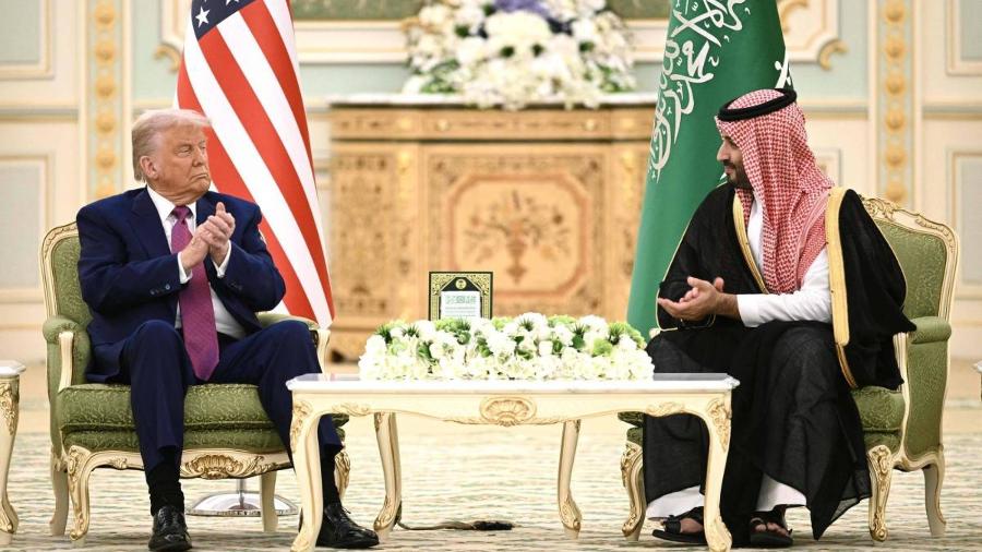 Presidente dos EUA, Donald Trump, é recebido pelo príncipe herdeiro da Arábia Saudita Mohammad Bin Salman em Riad, nesta terça (13) - Presidente dos EUA, Donald Trump, é recebido pelo príncipe herdeiro da Arábia Saudita Mohammad Bin Salman em Riad, nesta terça (13) -