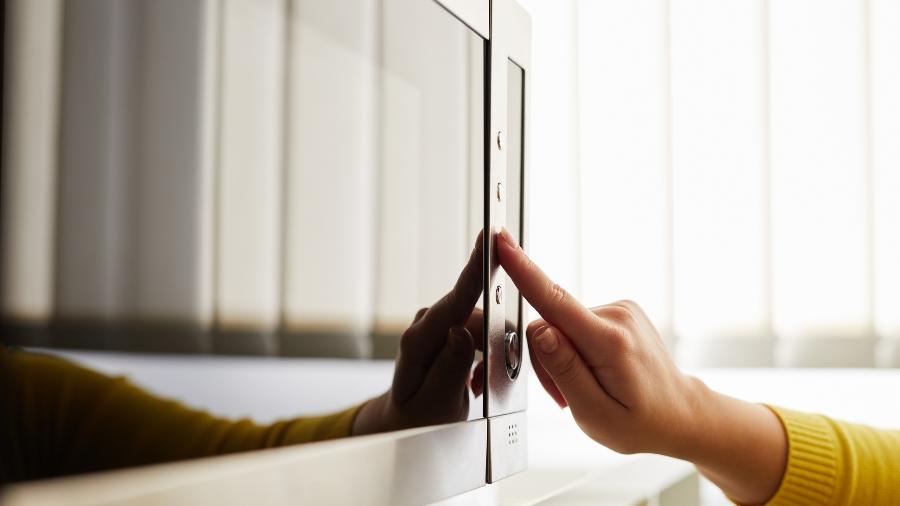 Água pode ser fervida no micro-ondas, mas é preciso cuidado Água pode ser fervida no micro-ondas, mas é preciso cuidado