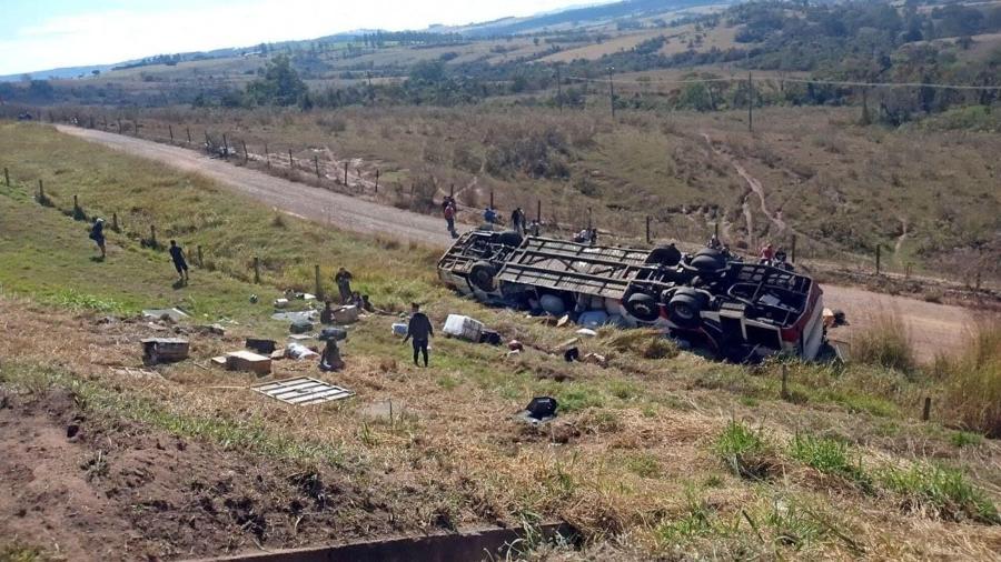 Queda de ônibus aconteceu em Rio Claro, São Paulo - Reprodução/Polícia Rodoviária