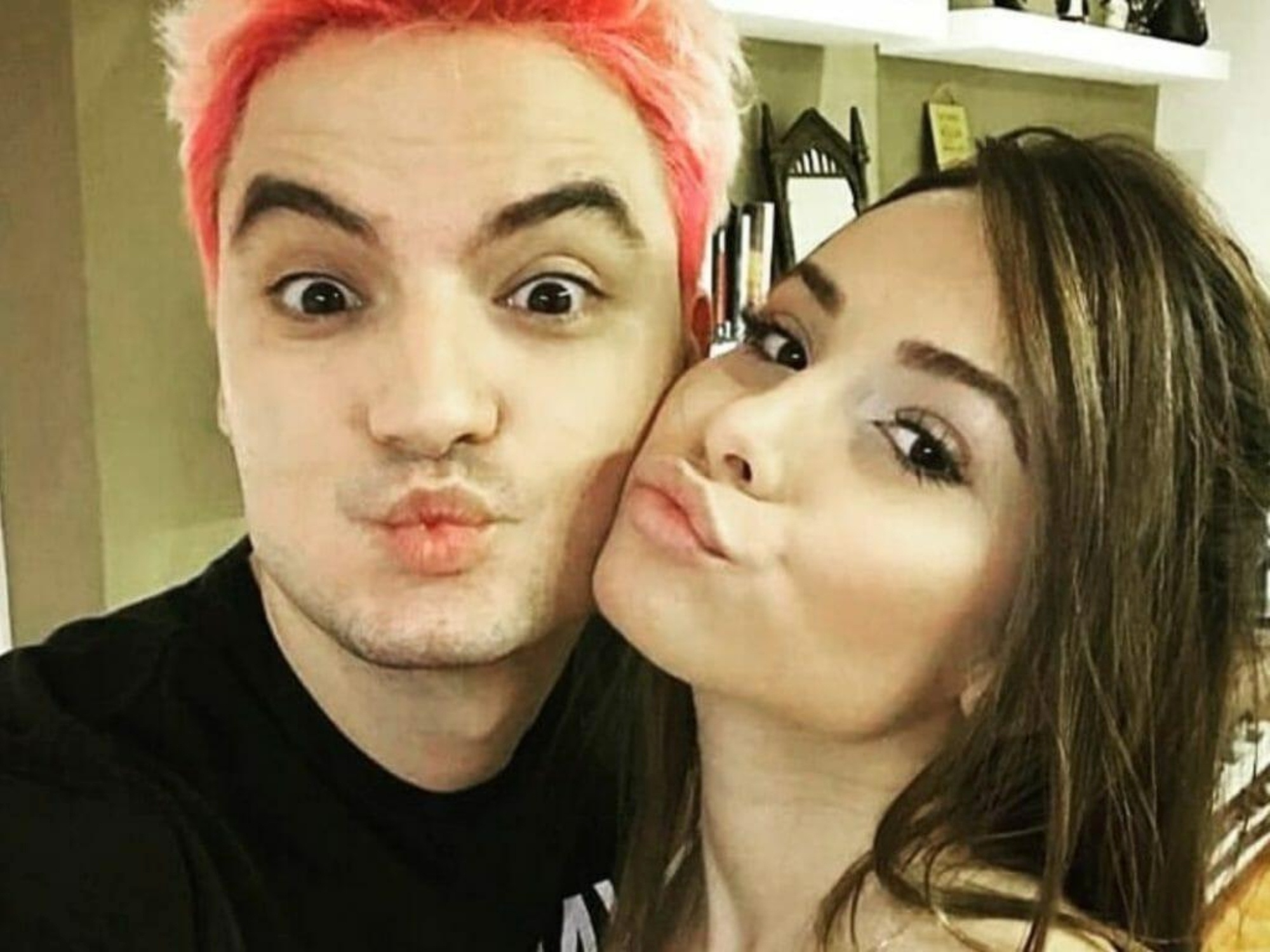 Felipe Neto faz campanha para ex-namorada Bruna permanecer em reality foto