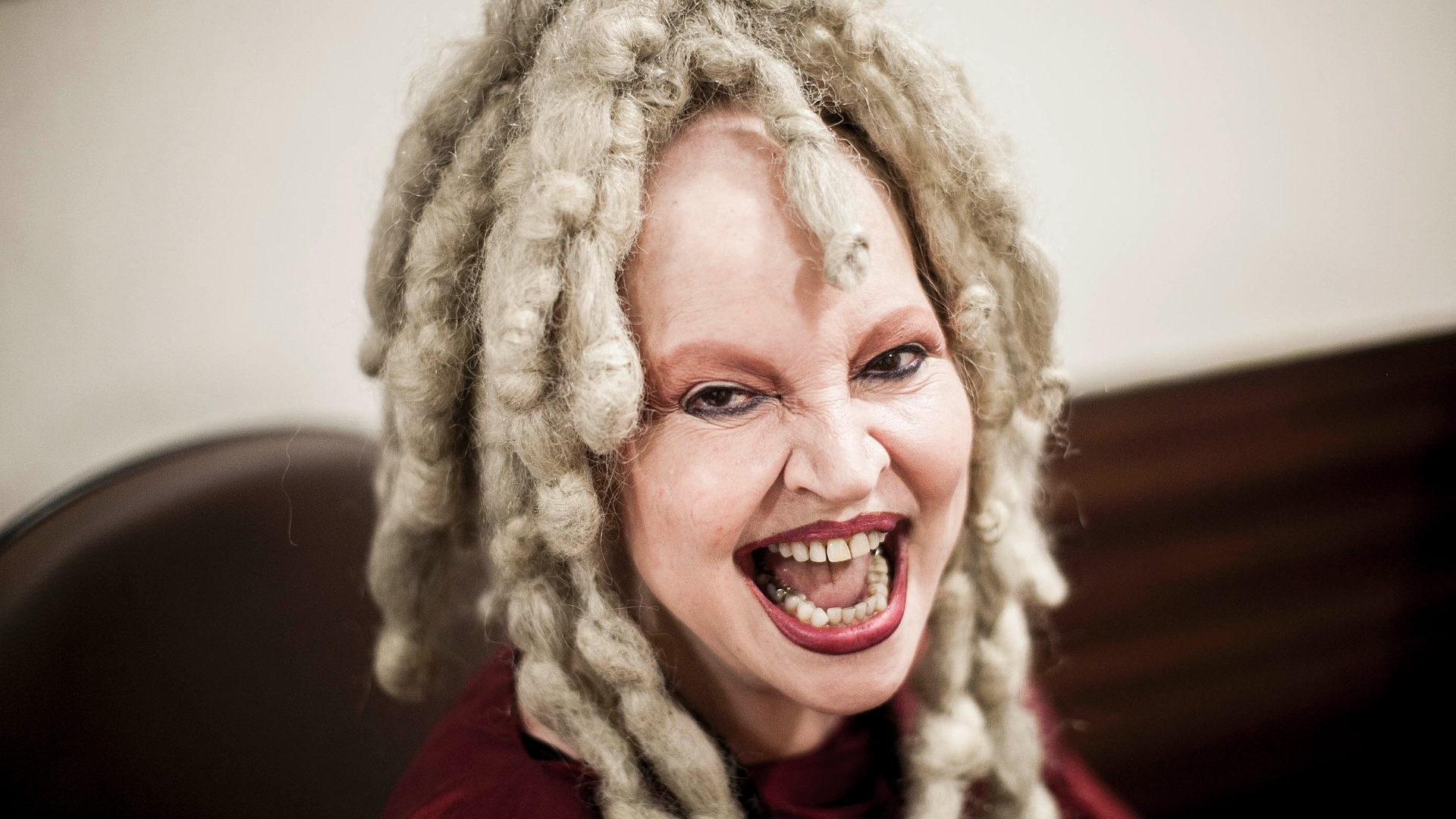 9.fev.2013 - Elke Maravilha posa para UOL em hotel próximo ao sambódromo do Anhembi, em São Paulo - Leonardo Soares/UOL