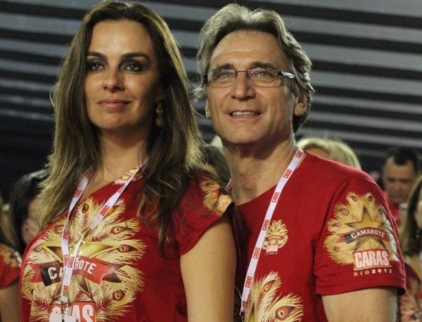 10.fev.2013 - O ator Herson Capri acompanha os desfiles ao lado de sua mulher, Susana Garcia