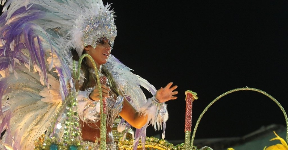 11.fev.2013 - Nicole Bahls durante desfile pela Beija-Flor no Carnaval carioca