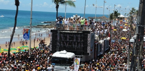 Cruzeiristas poderão descer do navio para participar da festa soteropolitana - Andre Muzell/Thiago Duran/Amaury Nehn/AgNews
