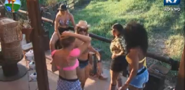 Gretchen ensina Viviane Araújo, Léo Áquilla e Simone Sampaio a dançarem a "Conga" (12/6/12)