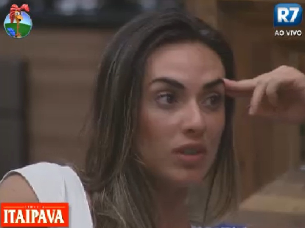 Nicole diz para Rodrigo que não se importou em ser xingada por ele durante discussão (15/6/12)