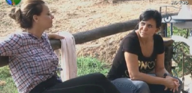 Viviane Araújo e Gretchen conversam no celeiro (25/6/12)