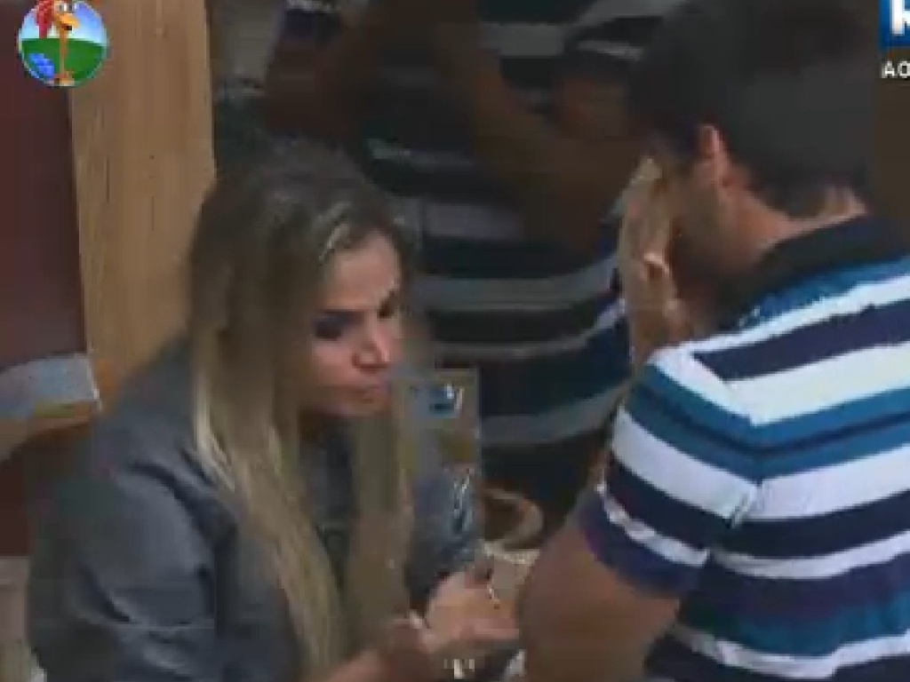 Diego Pombo e Robertha Portella choram após saberem que Rodrigo Capella saiu de 