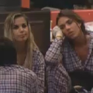 Nicole Bahls conta para coelgas de celeiro que estava pensando em engravidar antes do reality show (9/7/12)