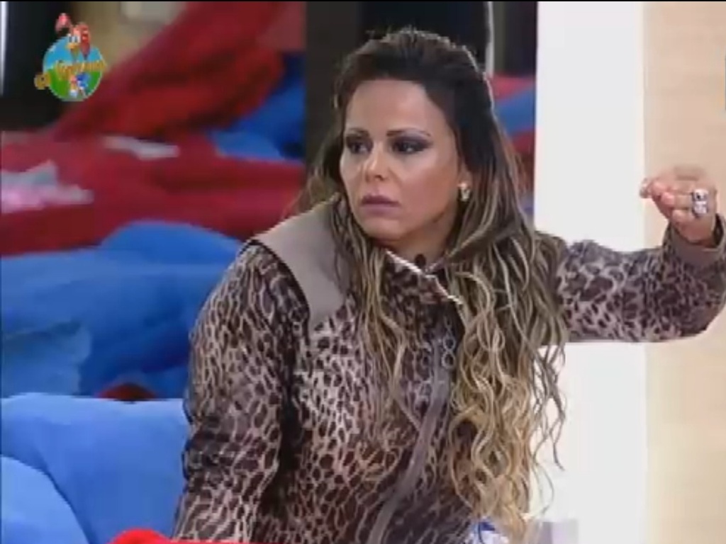 Viviane Araújo critica postura de Nicole Bahls na briga entre as peoas (17/7/12)