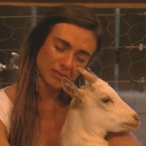 Nicole Bahls chora com as cabras em noite de eliminação (2/8/12)