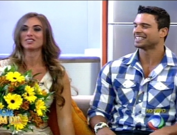 Nicole Bahls reencontra Gustavo Salyer no programa "Hoje em Dia" (27/8/12)