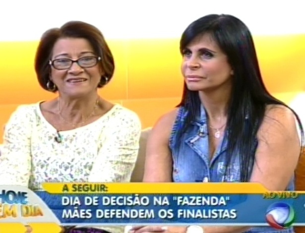 Mãe de Viviane Araújo e a cantora Gretchen durante entrevista ao programa 