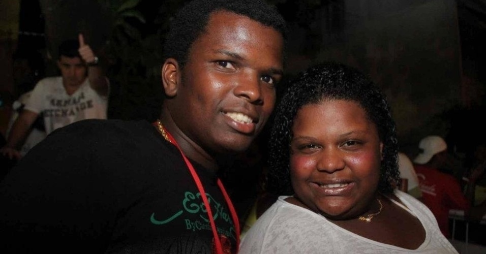 Raphael em foto com a funkeira carioca MC Carol, que escreveu a música "Minha Vó Tá Maluca" 