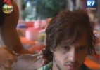 Dan corta os cabelos de Haysam e Natalia na "Fazenda de Verão" - Reprodução/Record