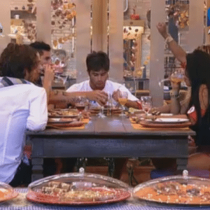 Equipe Formiga janta pizza