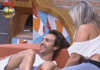 Peões comentam que Angelis e Manoella estão se beijando - Reprodução/Record