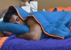 Após ser indicado à roça, Dan se isola e dorme na cama de Manoella - Reprodução/Record