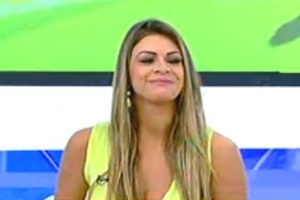 Manoella, antes de passar mal no programa "Hoje em Dia"