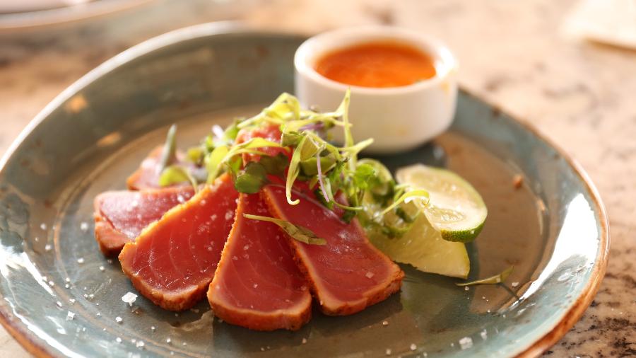 O sashimi de atum é muito encontrado em restaurantes japoneses no Brasil  - Taylor Grote/Unsplash