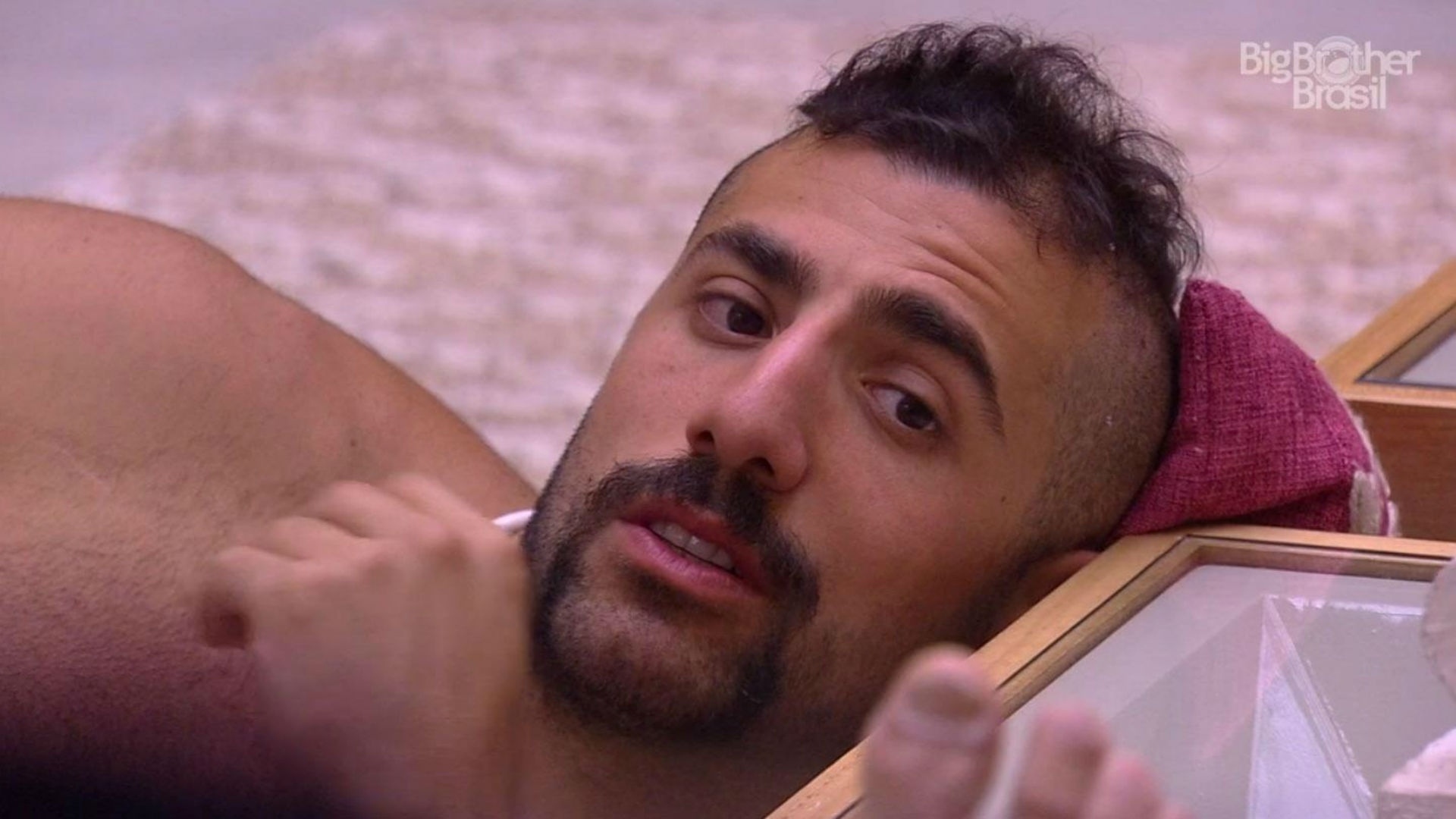 Kaysar conversa com brothers sobre barreiras do idioma - Reprodução/GloboPlay