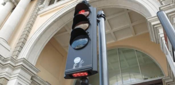 Por que engenheiros dos EUA acham que semáforo de 4 cores reduz o trânsito