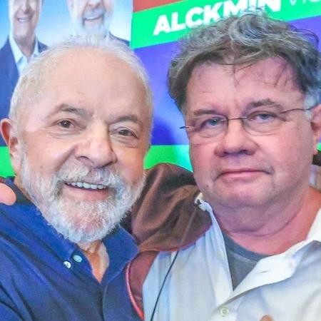 Marcelo Madureira posa com Lula após declarar apoio no segundo turno - Reprodução/Twitter