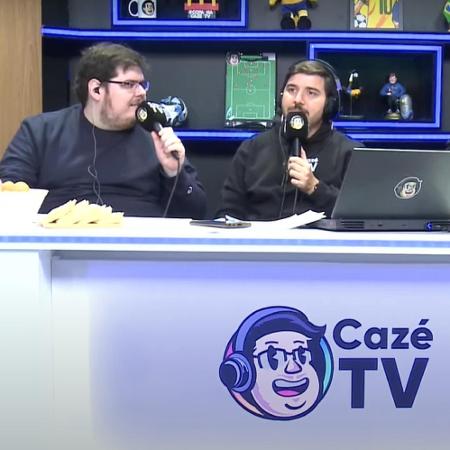 Casimiro (à esq.) e narrador Luís Felipe Freitas durante transmissão da estreia da Copa Feminina na CazéTV