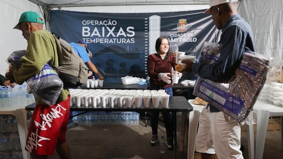 Prefeitura de SP ativa Operação Baixas Temperaturas, com tendas de distribuição de comida à população em vulnerabilidade