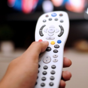 Número de assinantes da TV paga segue caindo - Shutterstock
