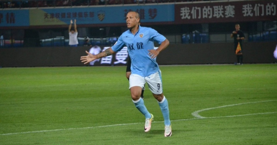 Atacante Luis Fabiano foi o destaque na goleada do Tianjin Quanjian por 5 a 1 sobre o Qingdao Huanghai pela segunda divisão chinesa
