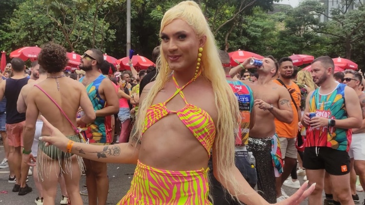 A cantora e drag queen Aretuza Lovi, 33, no Bloco do Abrava em SP