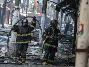 Bombeiros finalizam trabalho três dias após incêndio no Shopping 25