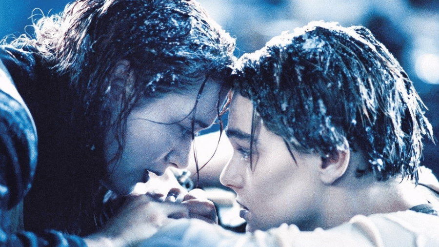 Kate Winslet e Leonardo DiCaprio na polêmica cena pós-naufrágio em "Titanic" - Reprodução